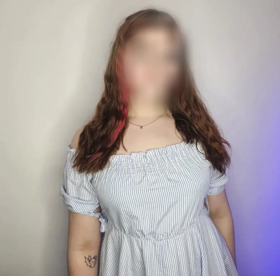 Cerys, 21