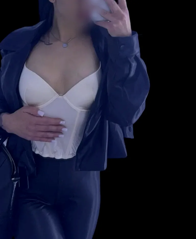 Danielle, 24
