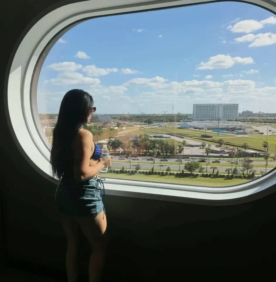 Dina, 20