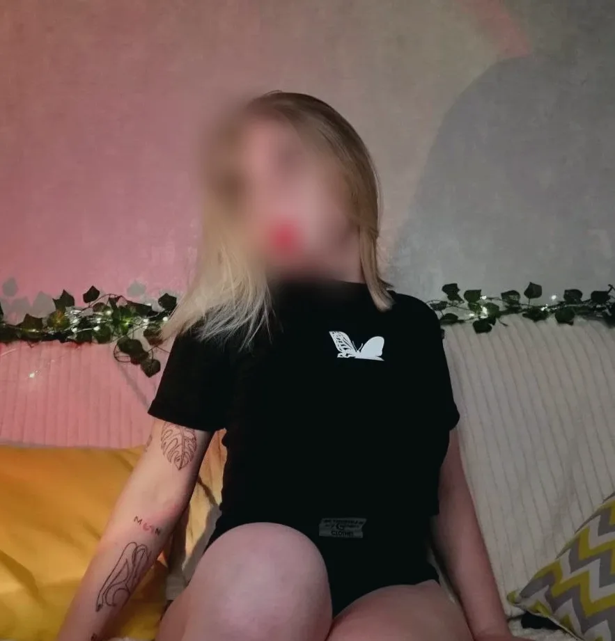 Isabelle, 22