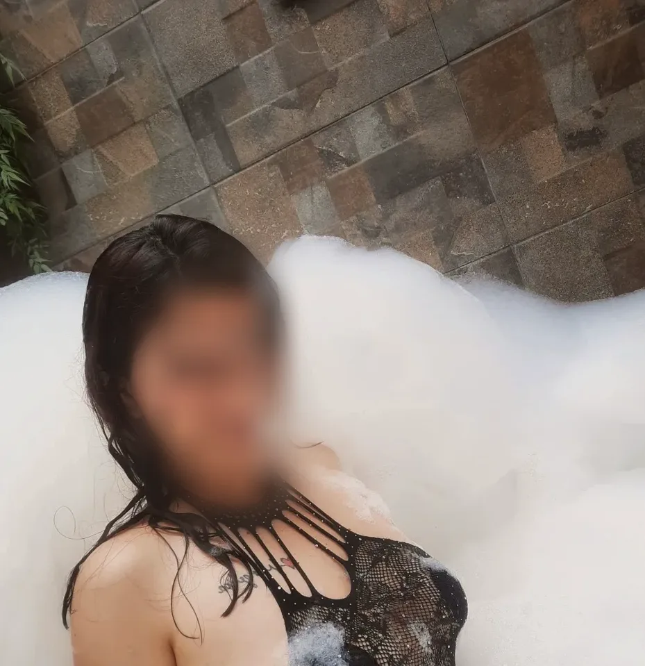 Kelly, 26