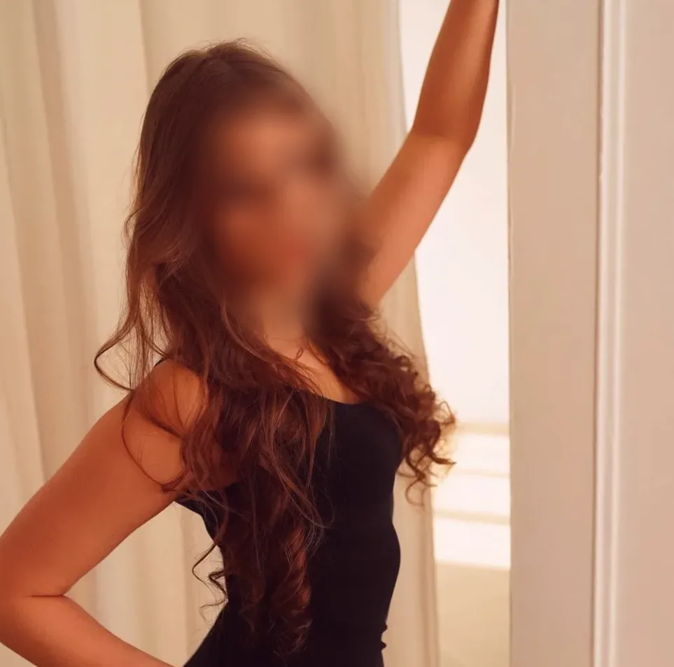 Lara, 19