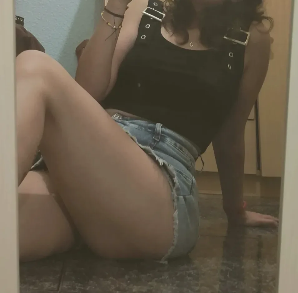 Zoe, 32